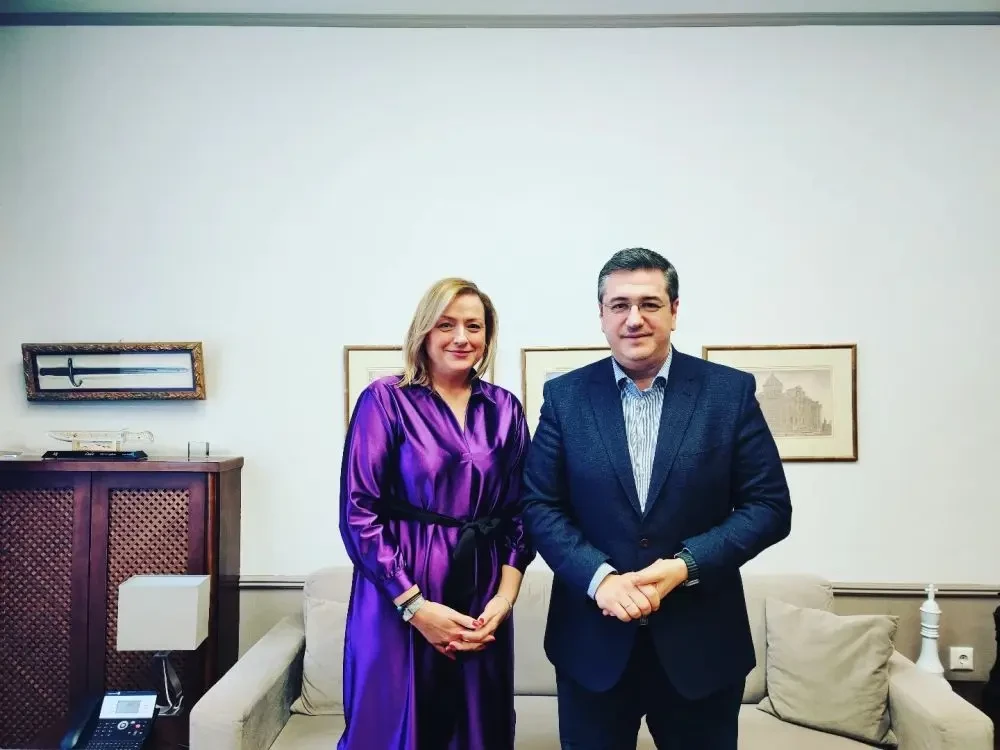 mpismpina-dimarxos-proinos-kafes-me-tzitzikosta.webp