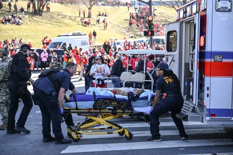 Πηγή: https://media-cldnry.s-nbcnews.com/image/upload/t_fit-560w,f_auto,q_auto:best/rockcms/2024-02/240214-chiefs-parade-shots-fired-ew-329p-17a21f.jpg