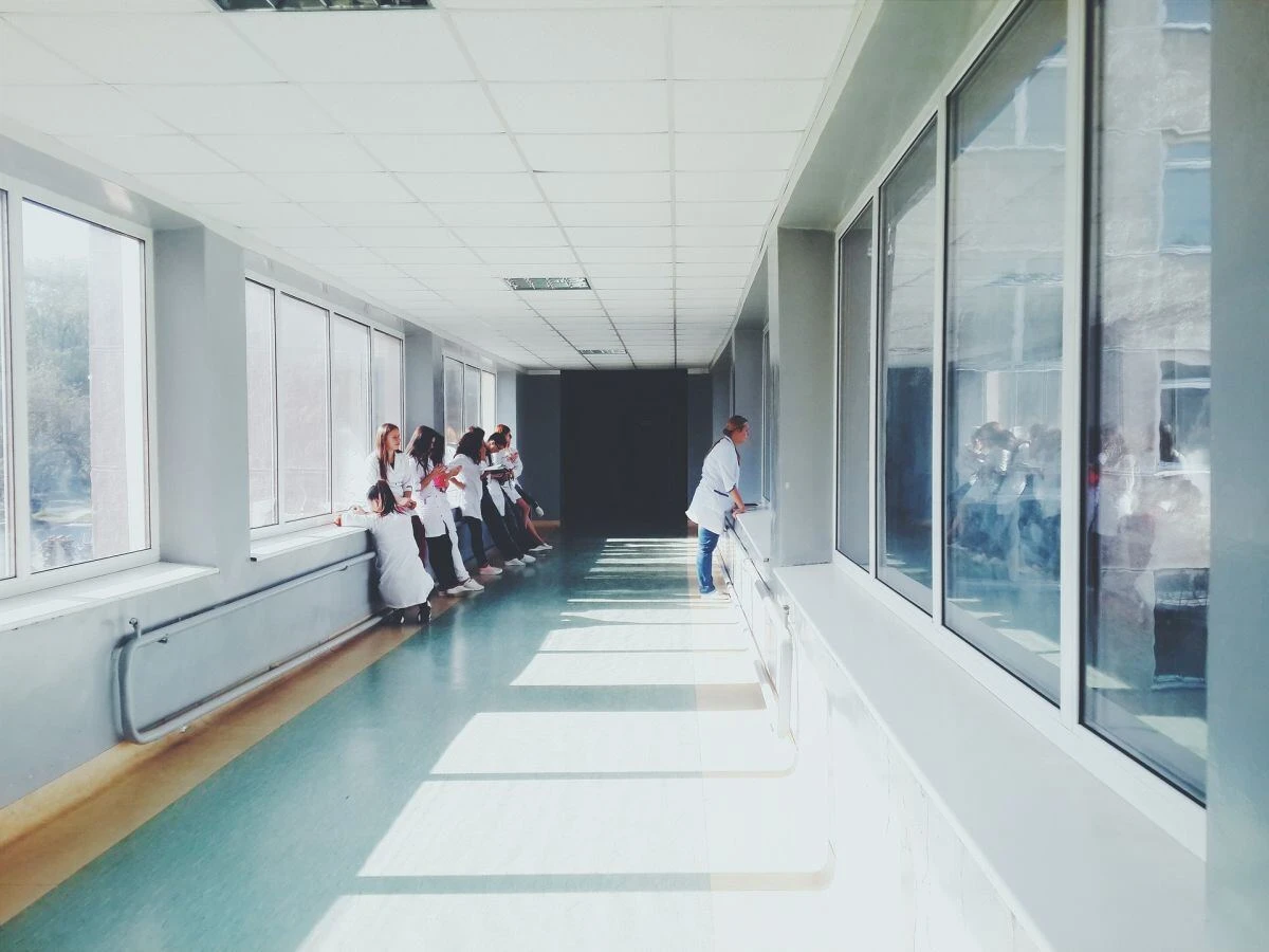 kliniki-nosokomeio-giatroi-pixabay.jpg?v=0