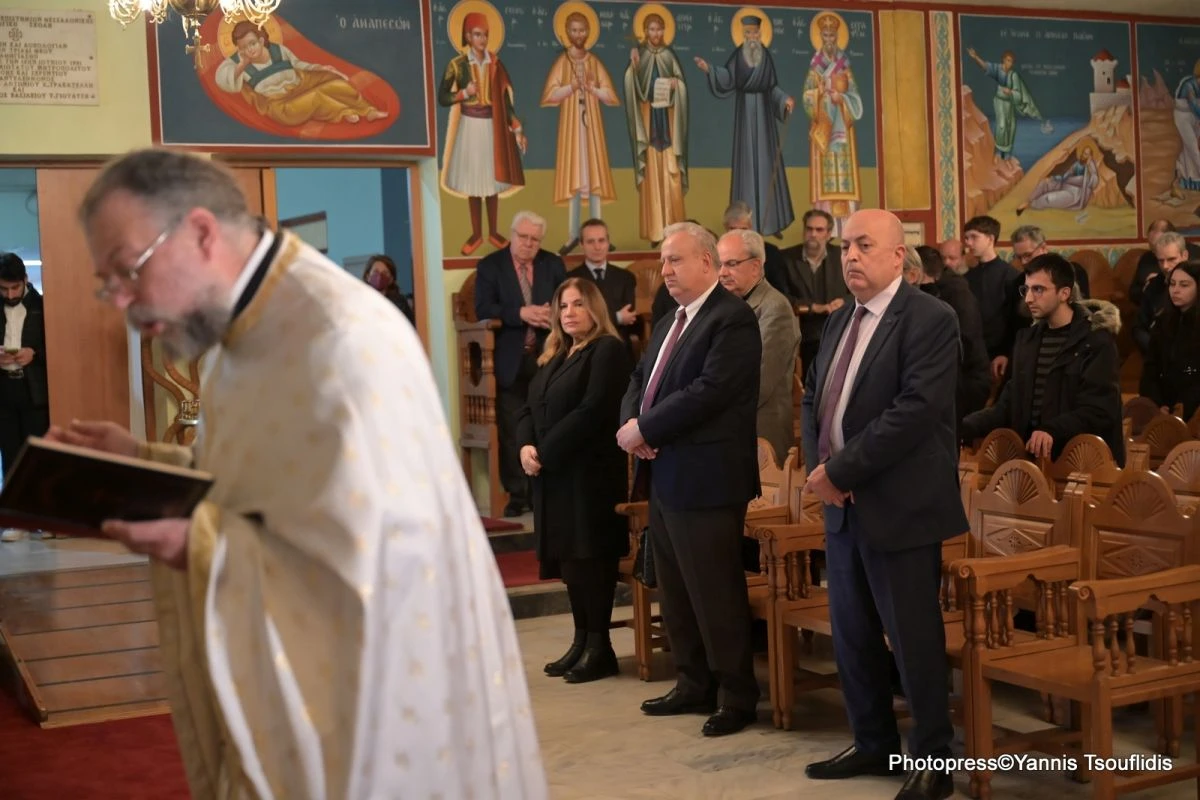 mnimosyno-nekroi-tempi-theologiki-sxoli-apth2.jpg