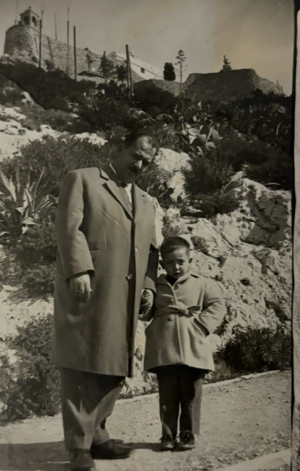 katranidis-proinos-kafes-me-ton-patera-toy-sto-likavito-november-1963.jpg