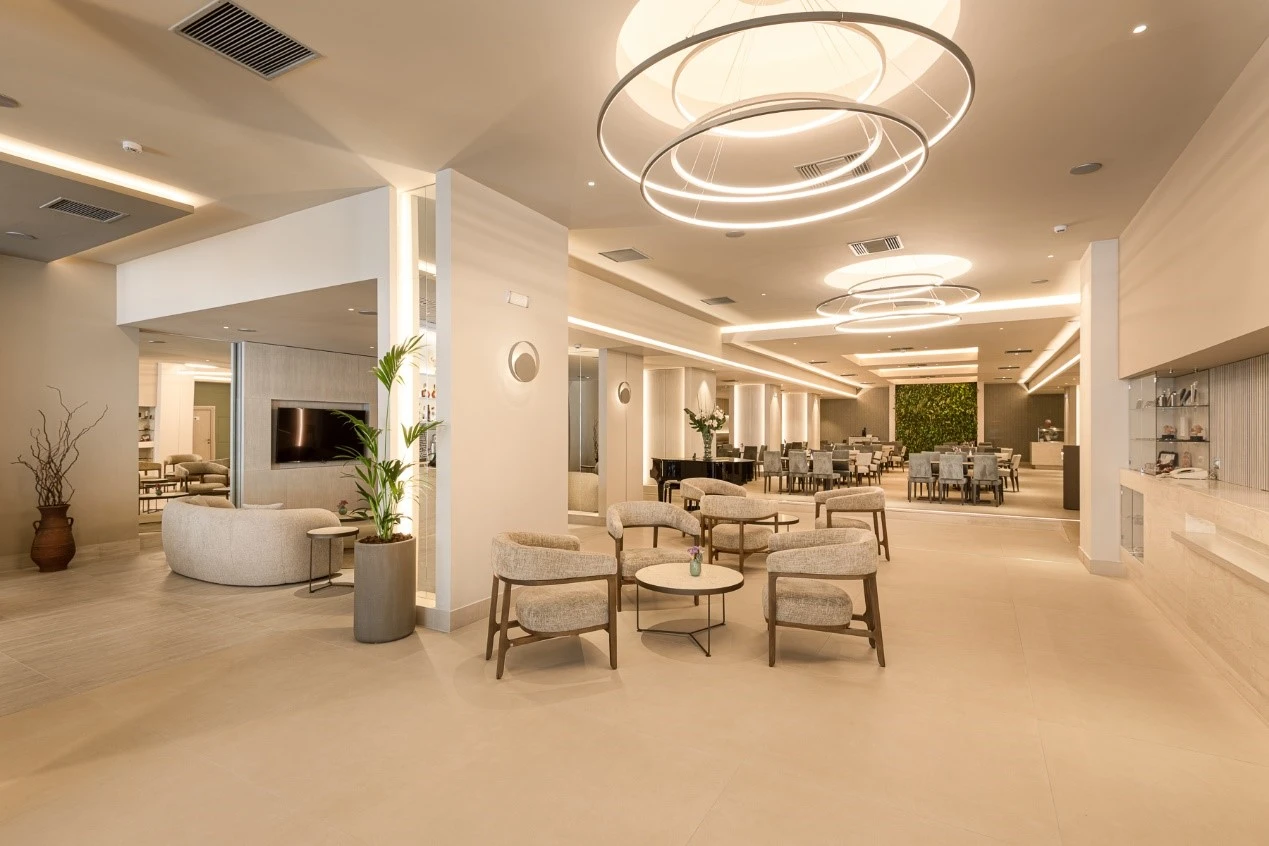 holiday-inn-2.jpg