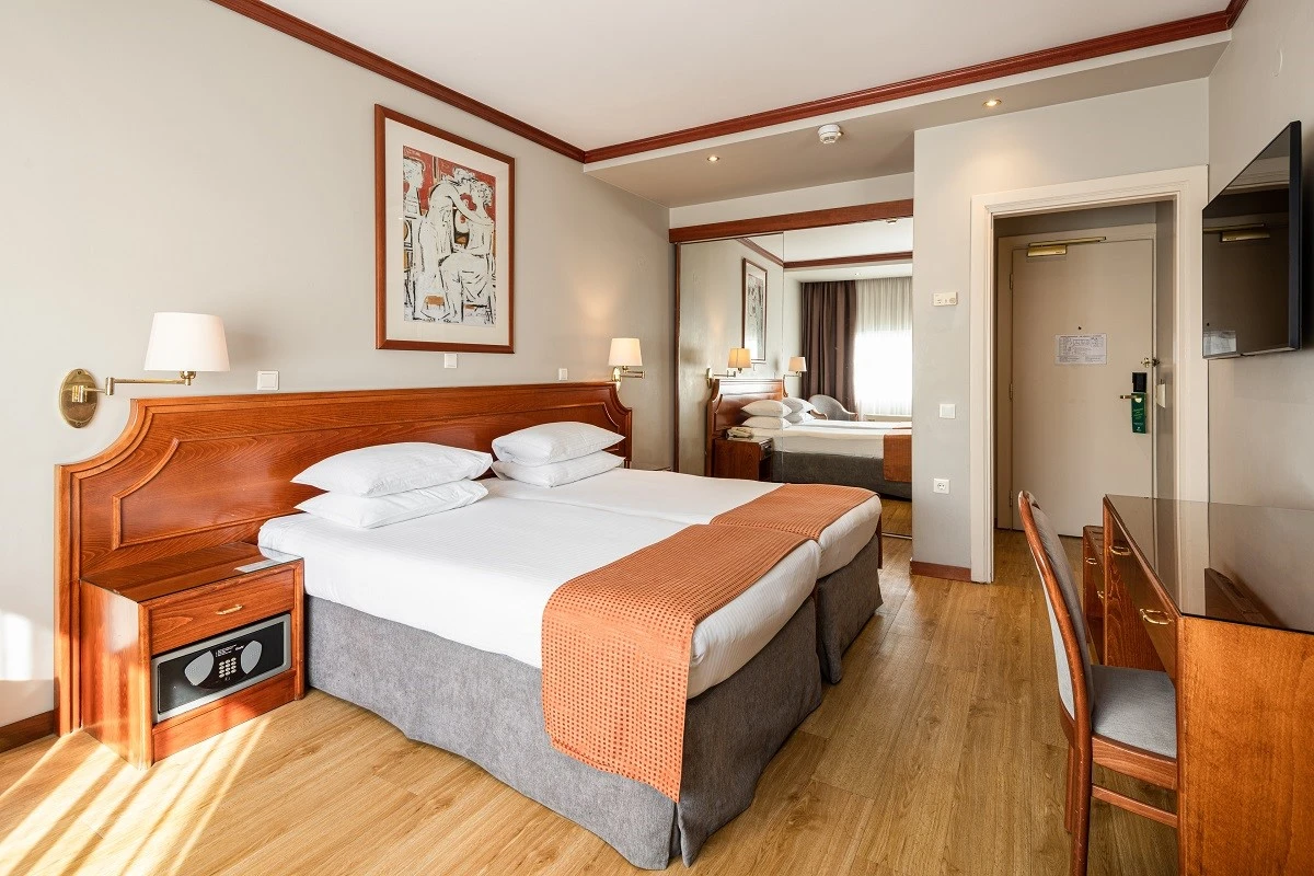 holiday-inn-7.jpg