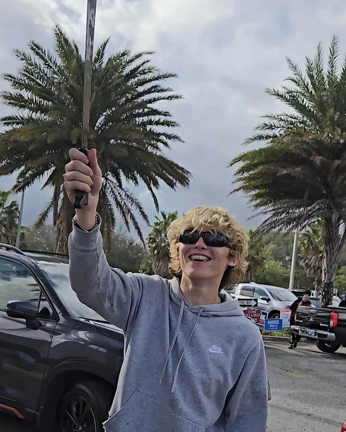 Πηγή: https://www.yahoo.com/news/machete-wielding-teen-arrested-group-131045079.html?guccounter=1&guce_referrer=aHR0cHM6Ly90LmNvLw&guce_referrer_sig=AQAAALMGPo3cI2JkPT1TbcyMqWXqoad-dyikygKyvsUR6QXazwRnjPBg2NHH5DuMR8qm77j42SQHBNnk6KRVb5w6D59blyk2V75naopcBsG1GckfX7j1bCvvNedL22oRPsrVn2wAAp2xEh9GZI94dfC39eE3OTX6nkZCekVyzL5mAMVK