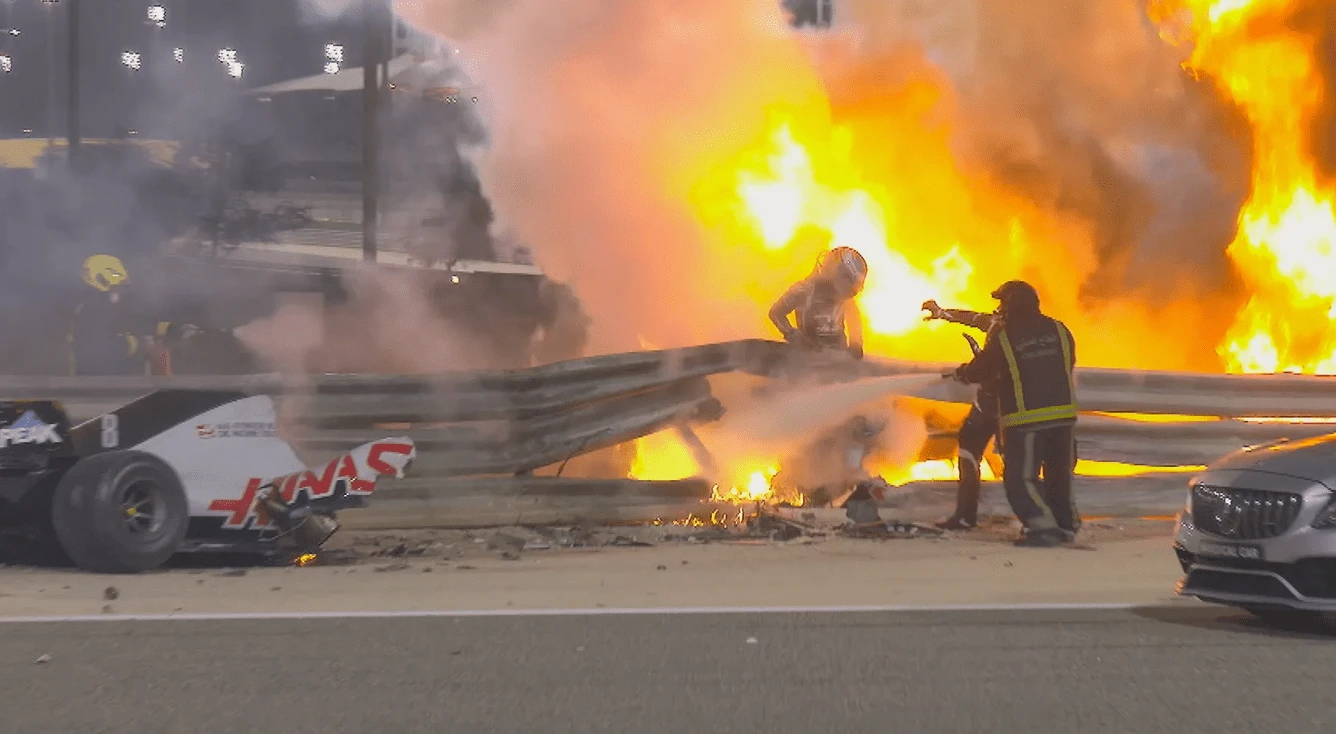 Ο Γκροζάν που βγαίνει από τις φλόγες