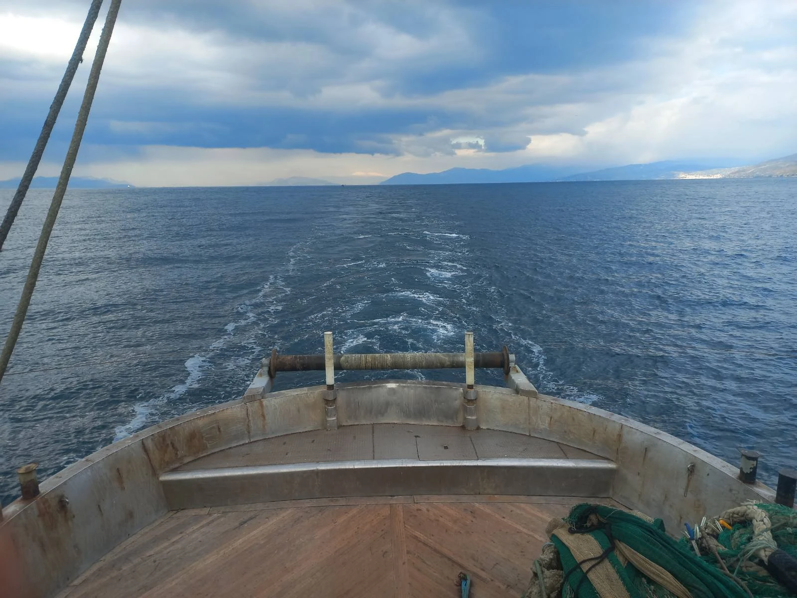 Στιγμιότυπο από την τιμονιέρα και την καμπίνα του καπετάνιου