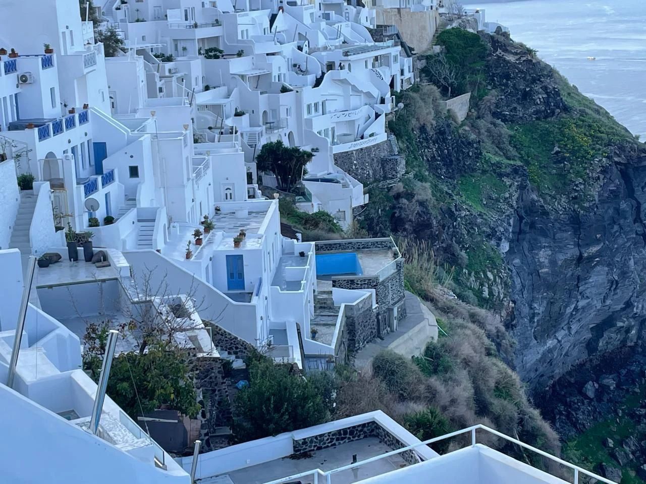 Οι κάτοικοι άδειασαν τις πισίνες τους