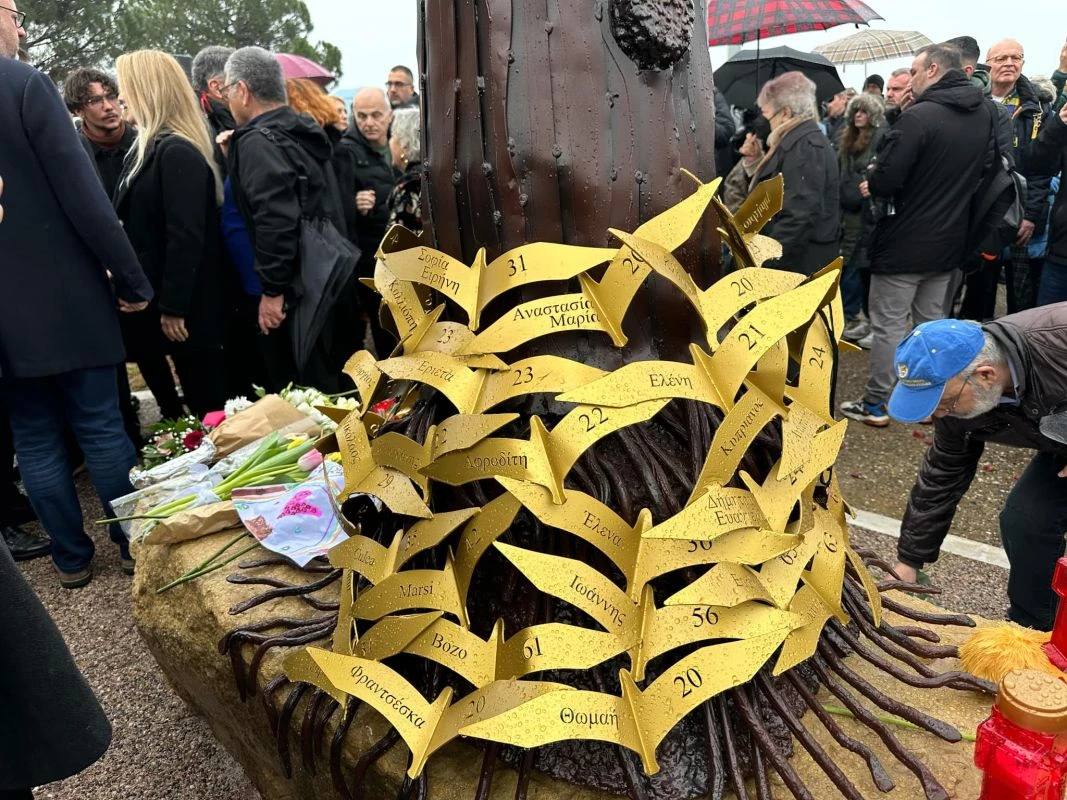 Δέντρο Μνήμης στη Θεσσαλονίκη για τα 57 θύματα