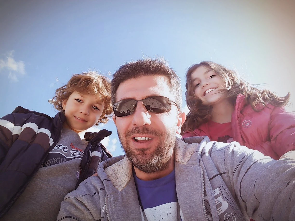 Μαζί με τα παιδιά του Αποστολία και Διογένη