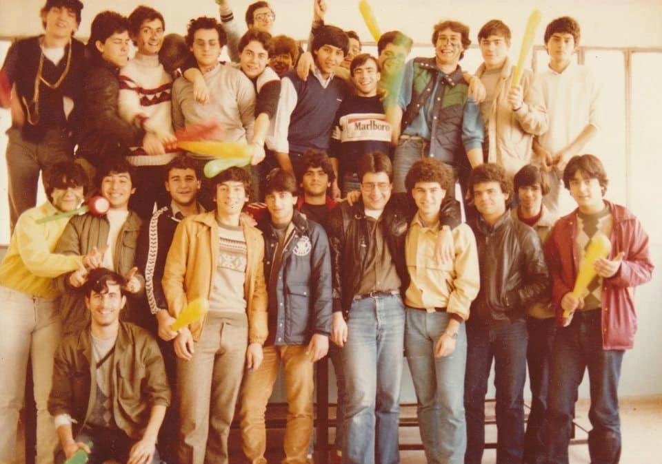Ως μαθητής στο Ζάνειο Πειραματικό Λύκειο του Πειραιά. Διακρίνεται στην επάνω σειρά, τέταρτος από αριστερά