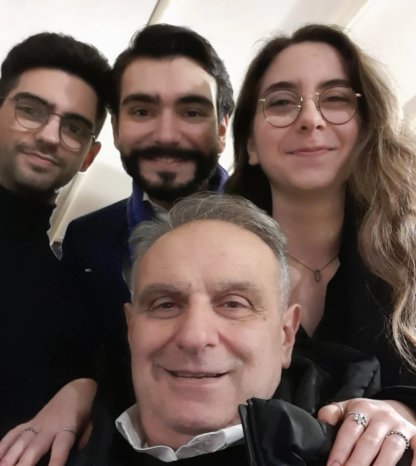 Με τα τρία του παιδιά