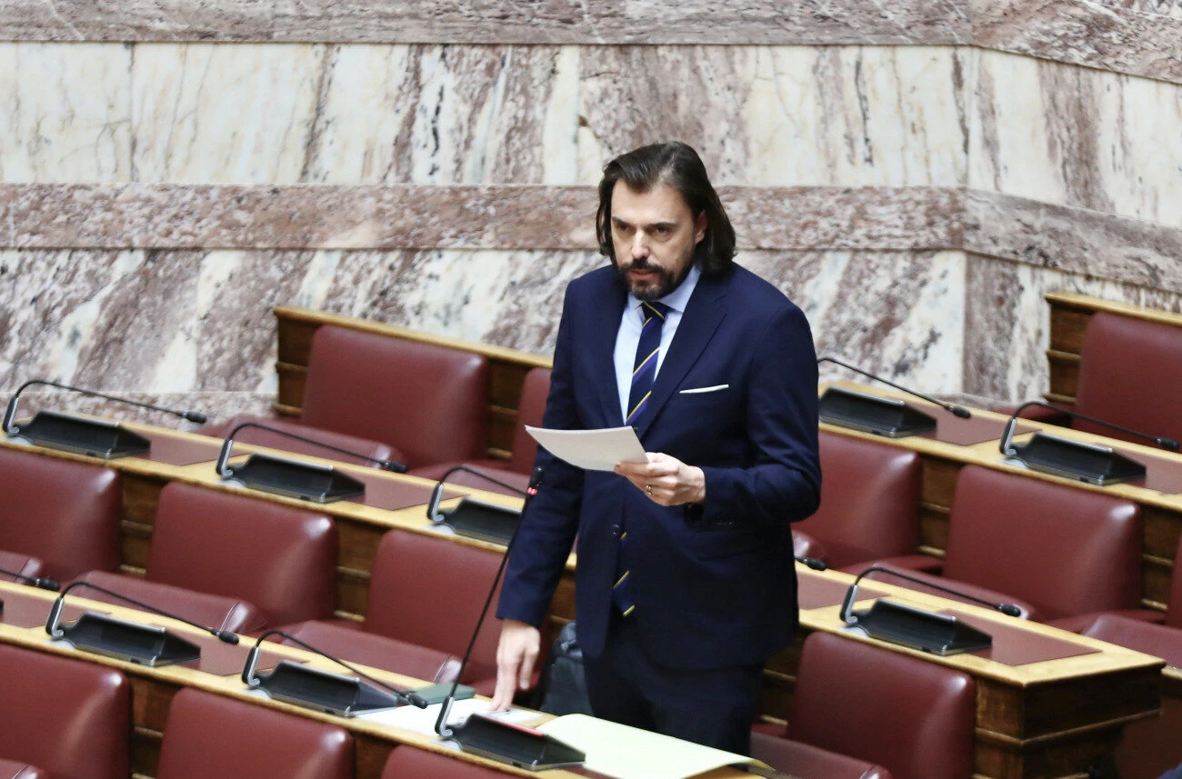 Ενώ αγορεύει ως βουλευτής&nbsp; σε συνεδρίαση του Κοινοβουλίου