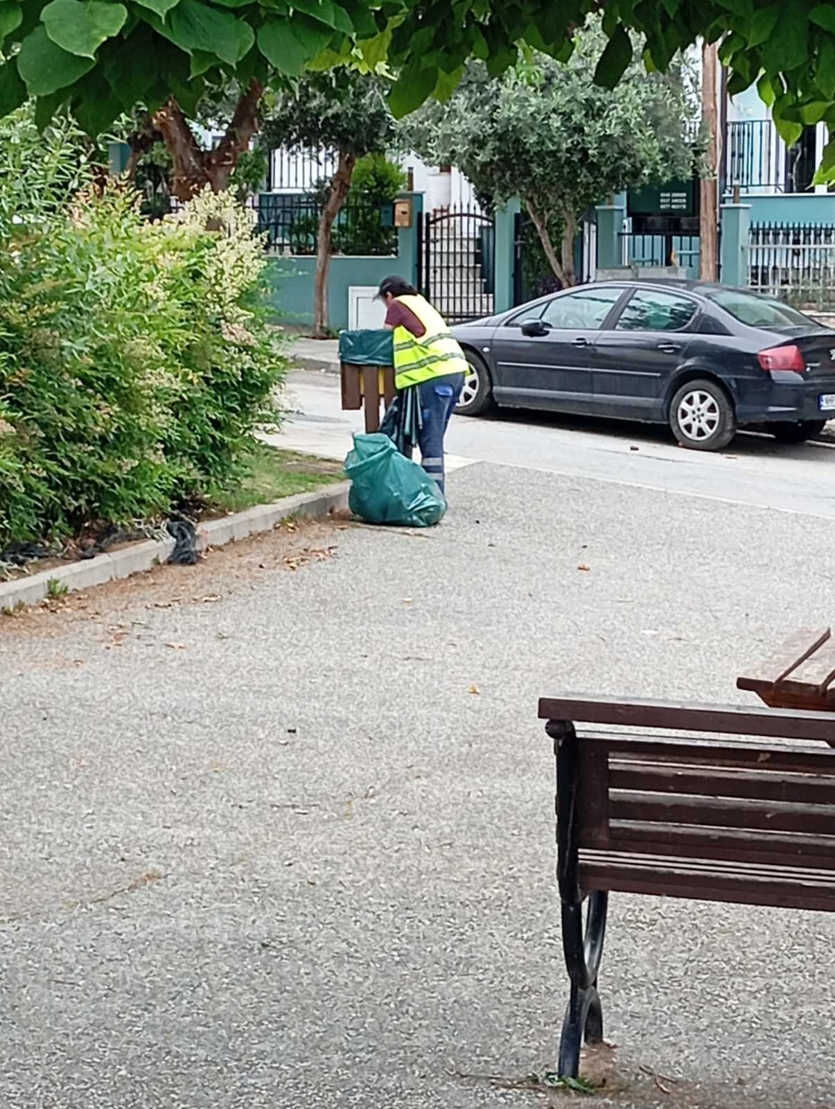 φωτογραφίες 3 τελευταίων ημερών στο πάρκο της Ανδρ. Παπανδρέου, στην παιδική χαρά της οδού Ύδρας και την παιδική χαρά της οδού Βρυούλων