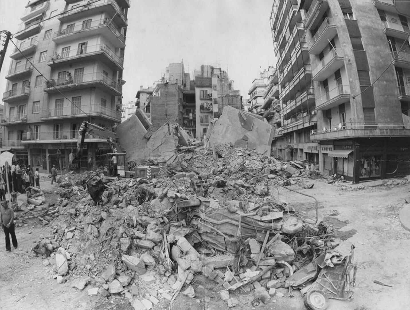 Η οκταώροφη πολυκατοικία στην πλατεία Ιπποδρομίου