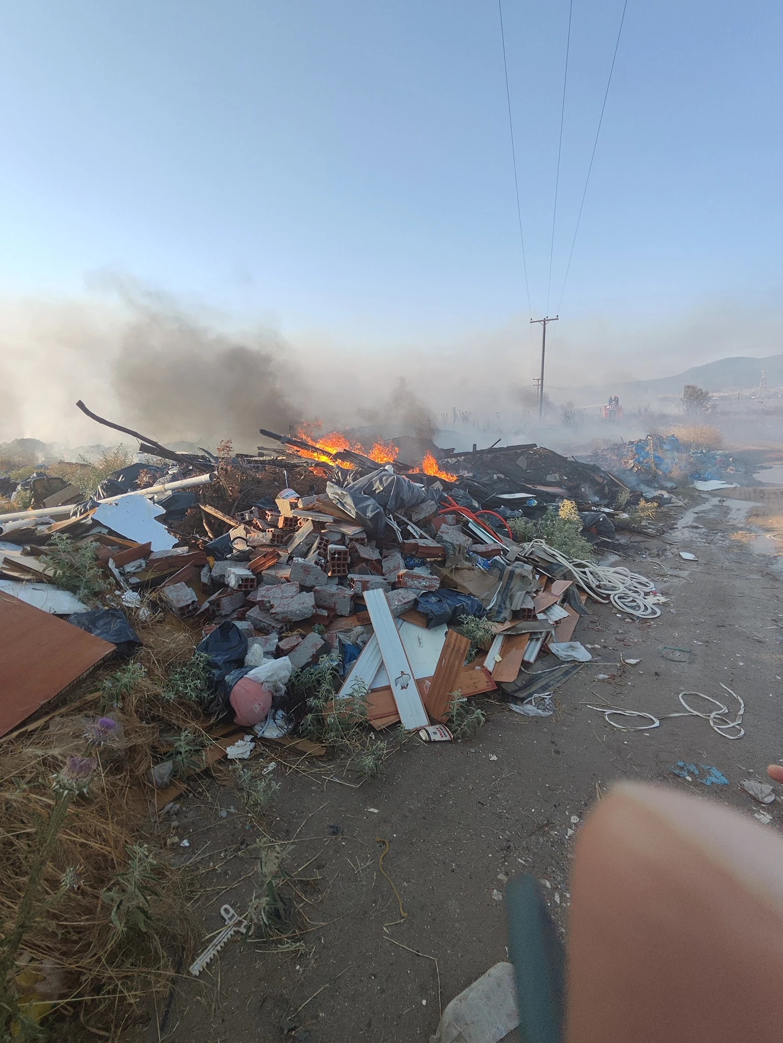 Εικόνες από τη φωτιά στα Τσαΐρια, 26/06/2025
