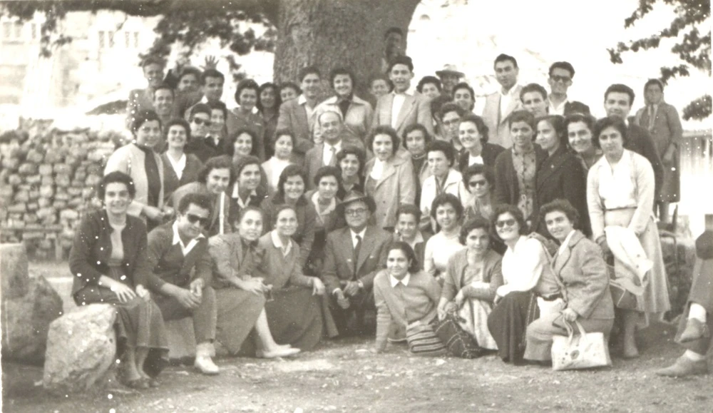 Εκατοντάδες χιλιάδες πτυχιούχοι του ΑΠΘ άλλαξαν τη Θεσσαλονίκη, τη Μακεδονία και ολόκληρη την Ελλάδα (εκπαιδευτική εκδρομή Φιλοσοφικής Σχολής, Όσιος Λουκάς 1957).