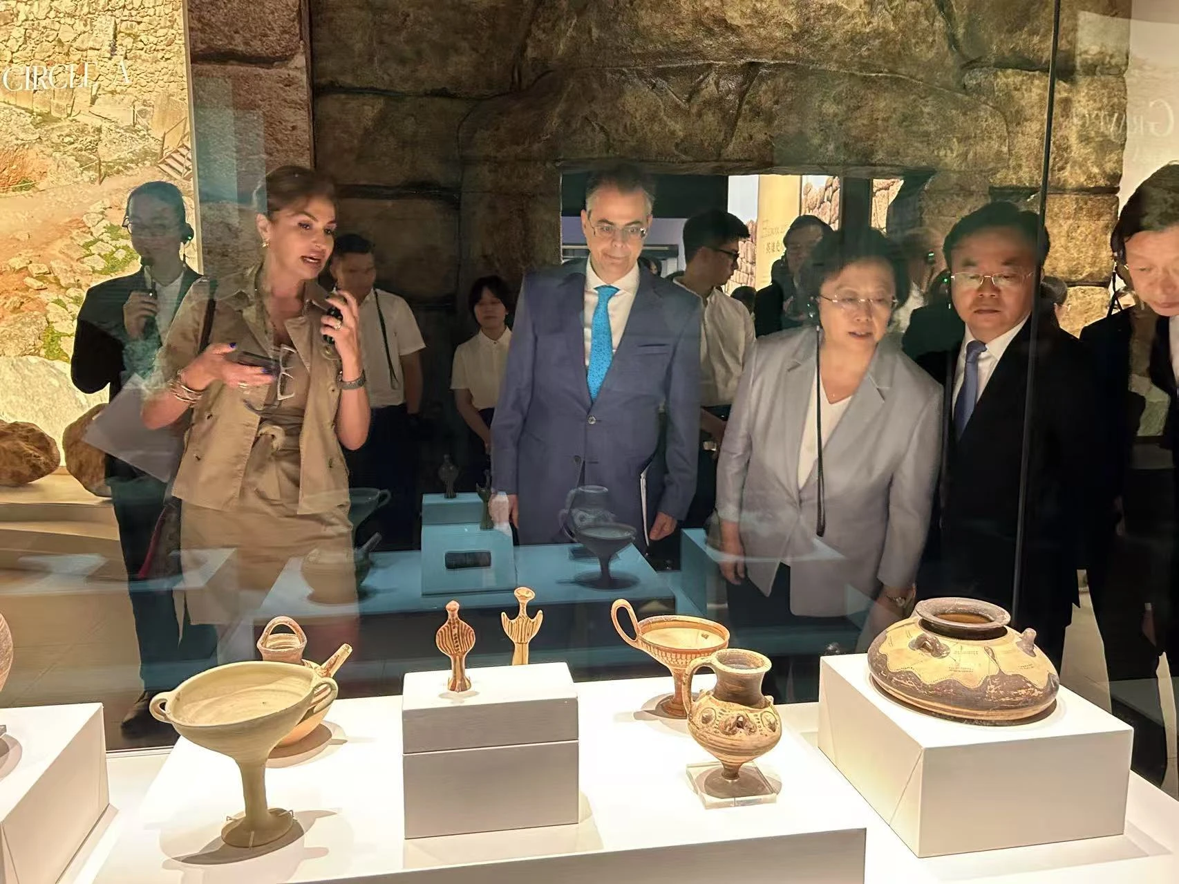 ambassadorwithmszhengliandliuguangqiang.jpg?v=0