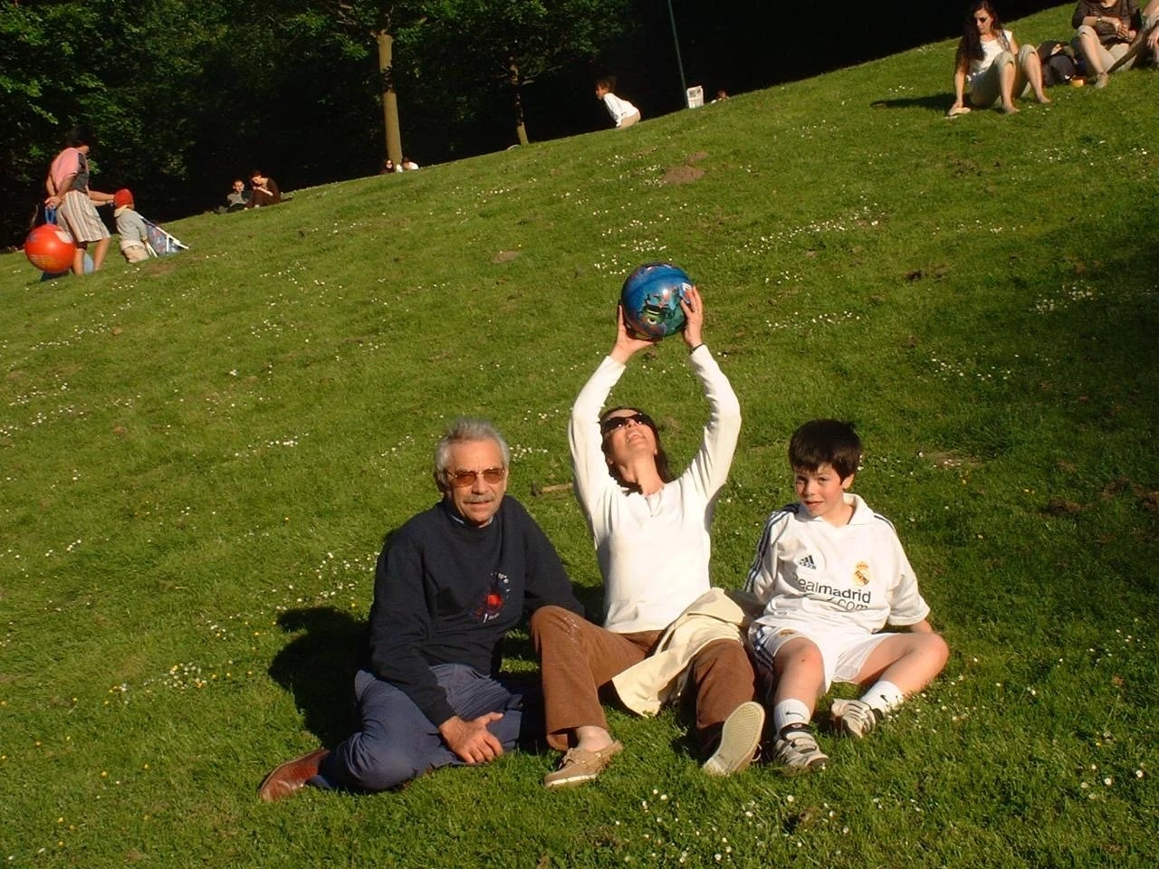 Οικογενειακή φωτογραφία στις Βρυξέλλες: με τον άντρα της και το γιο τους