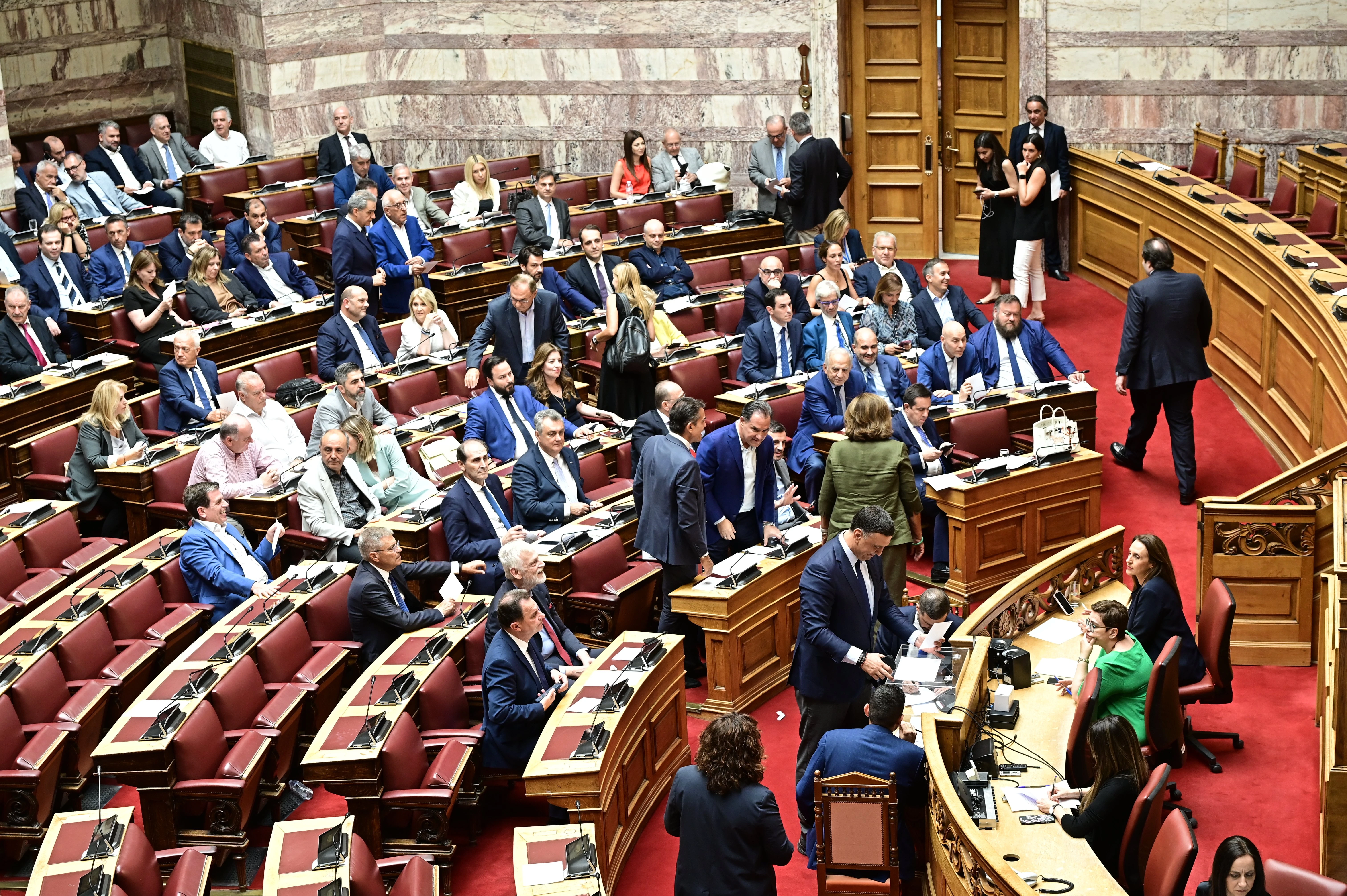 avgenakis-vouli-3.jpg