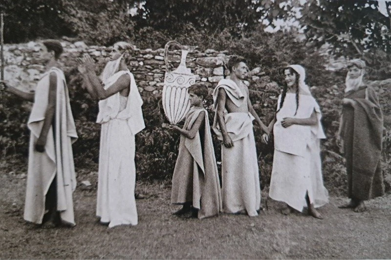 Από παράσταση αρχαίας τραγωδίας το 1933