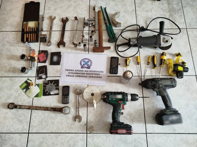 exolemvies-mixanes-klopi2.jpg