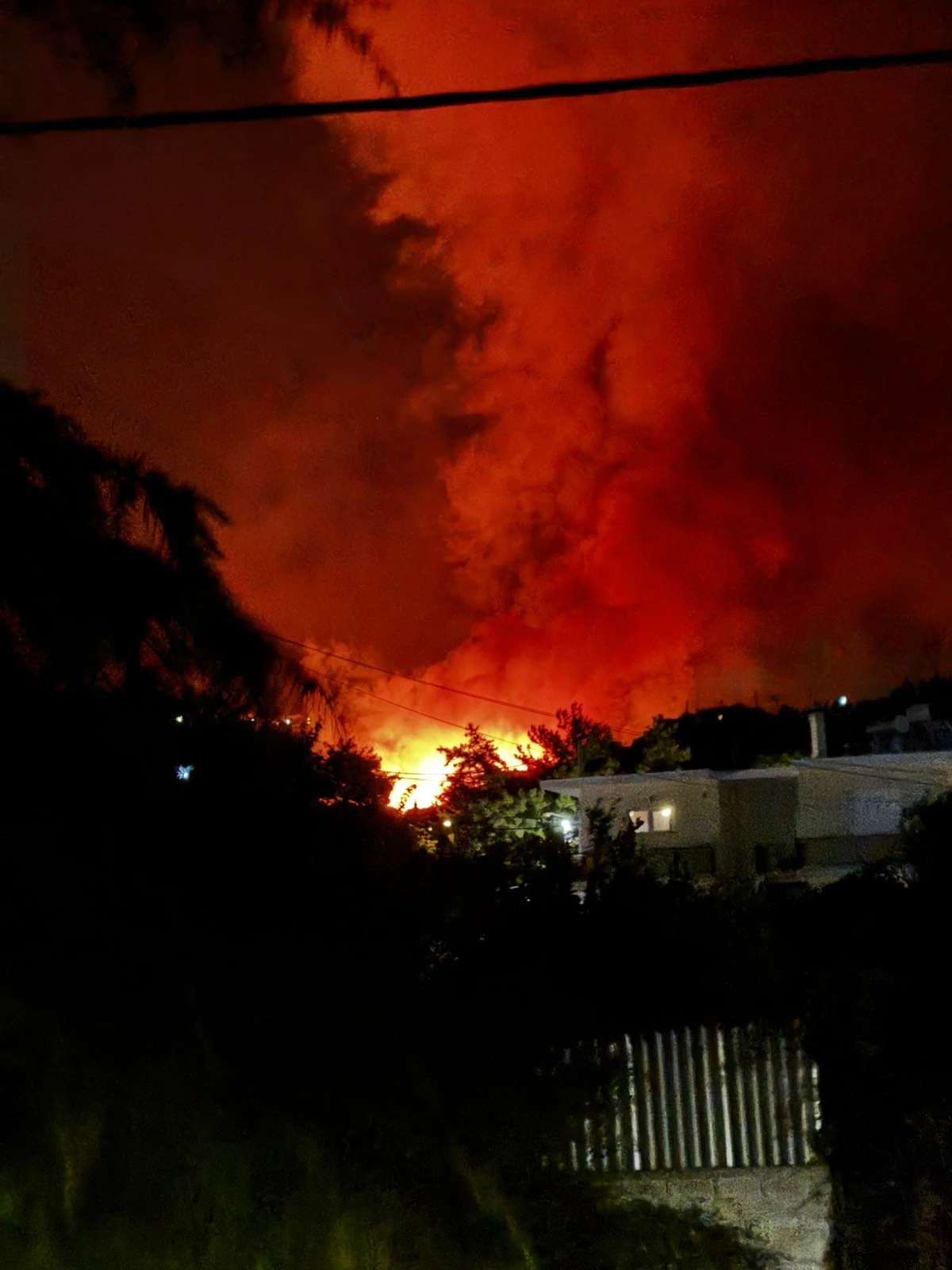 Η φωτιά στα Συχαινά&nbsp;ξημερώματα Τετάρτης- Θοδωρής Γιαννακόπουλος