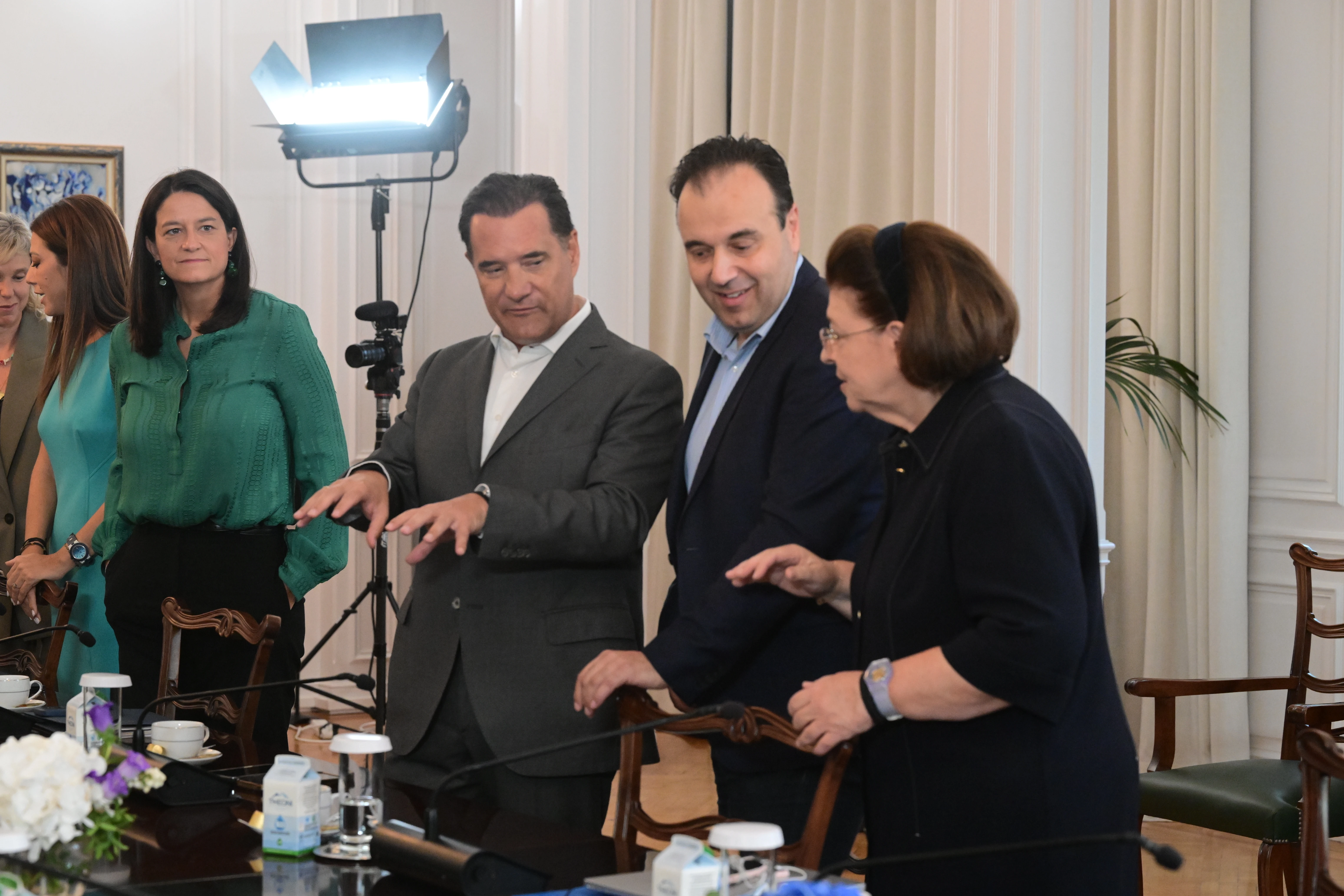 mitsotakis-ai-2.jpg?v=0