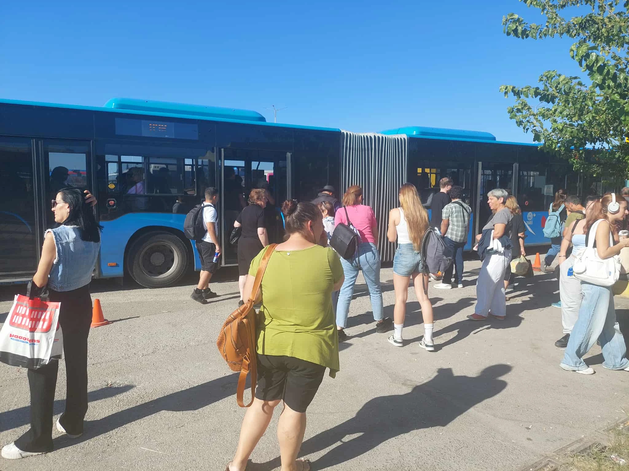 Ουρές σχηματίζονται καθημερινά στον σημερινό χώρο μετεπιβίβασης&nbsp;
