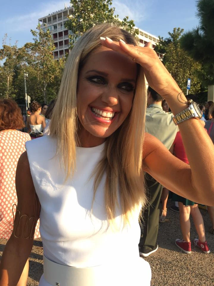 Παρουσιάζοντας εκδήλωση στην παραλία της Θεσσαλονίκης