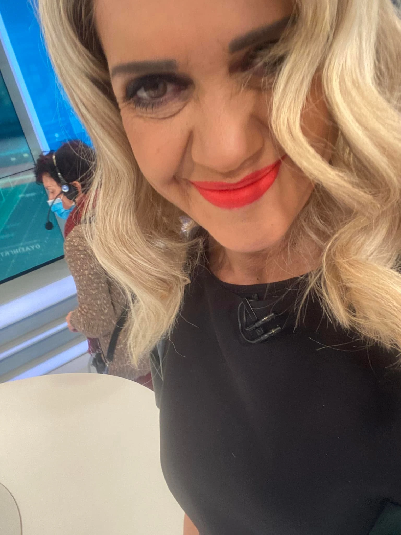 Χαμόγελα λίγο πριν βγει στον αέρα