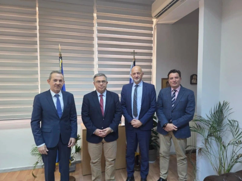 apokentromeni-galliki-sxoli-dimosias-dioikisis3.jpg