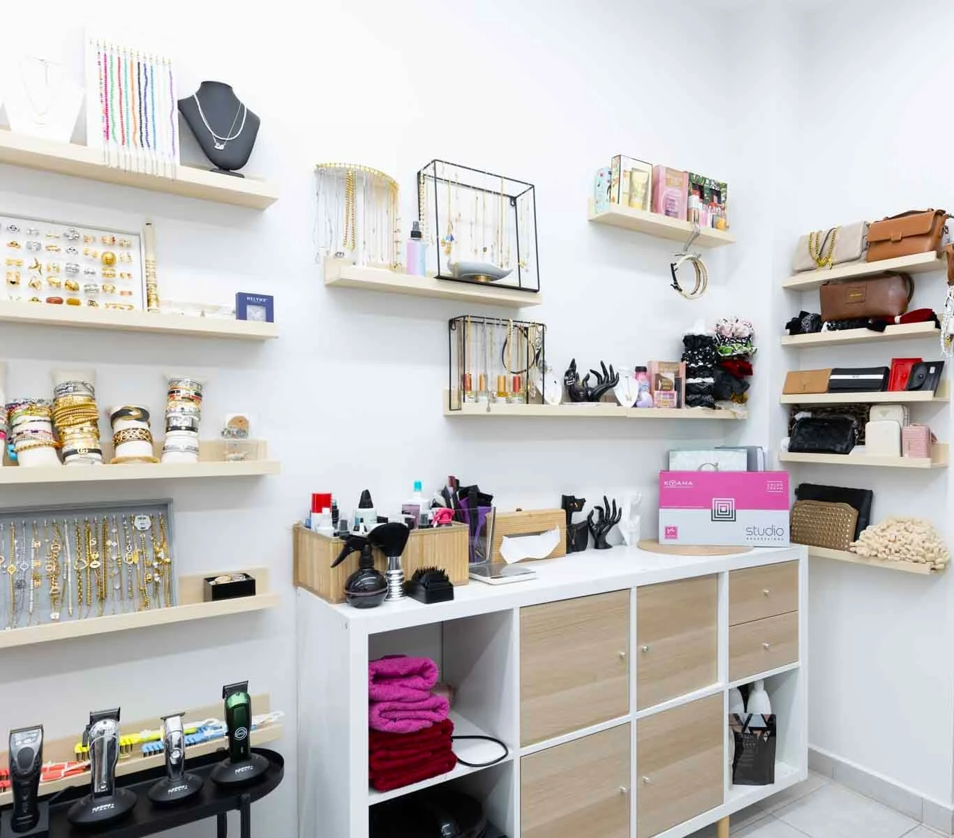 glam-hair-nails-beauty-saloon-22.jpg?v=0