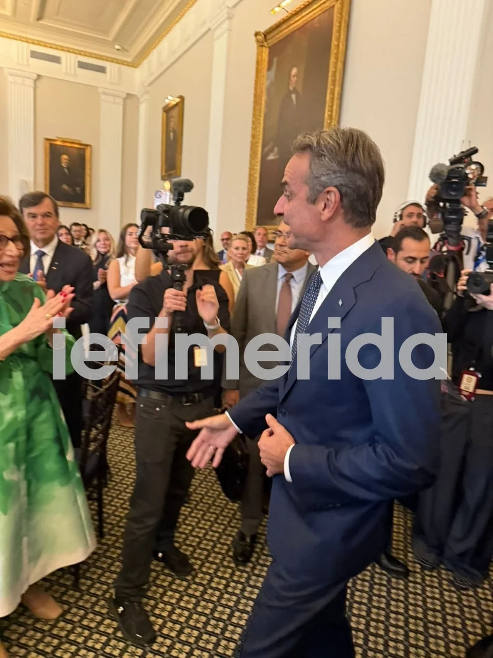 Ο Κυριάκος Μητσοτάκης κατά την είσοδό του στον χώρο που πραγματοποιείται η εκδήλωση.&nbsp;