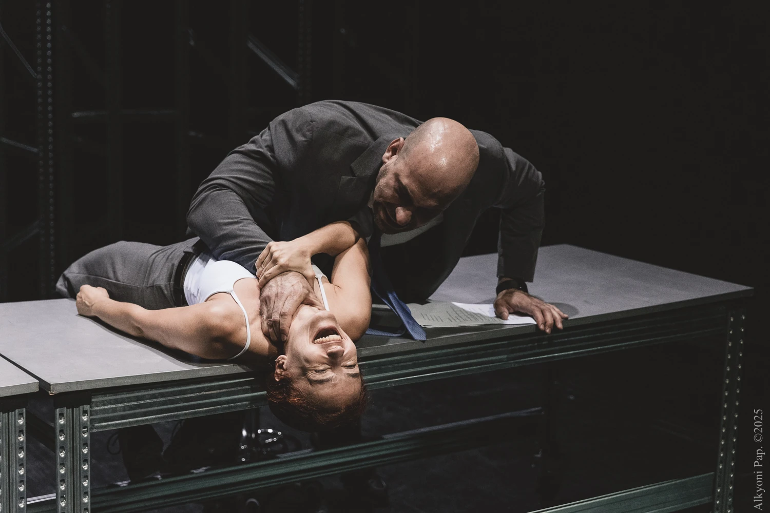 Πώς να πετάτε ένα μωρό στη θάλασσα και η δημοκρατία να θριαμβεύει - ΚΛΕΨύΔΡΑ