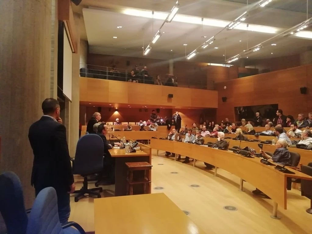 politis-me-voutsi.jpg