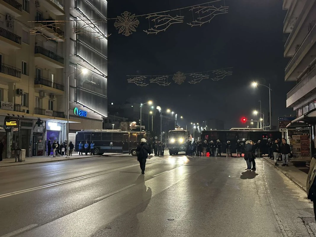 poreia-thessaloniki-polytexneio-noemvrios-anarxikoi-2025-amerikaniko-proxeneio-004012025.jpg