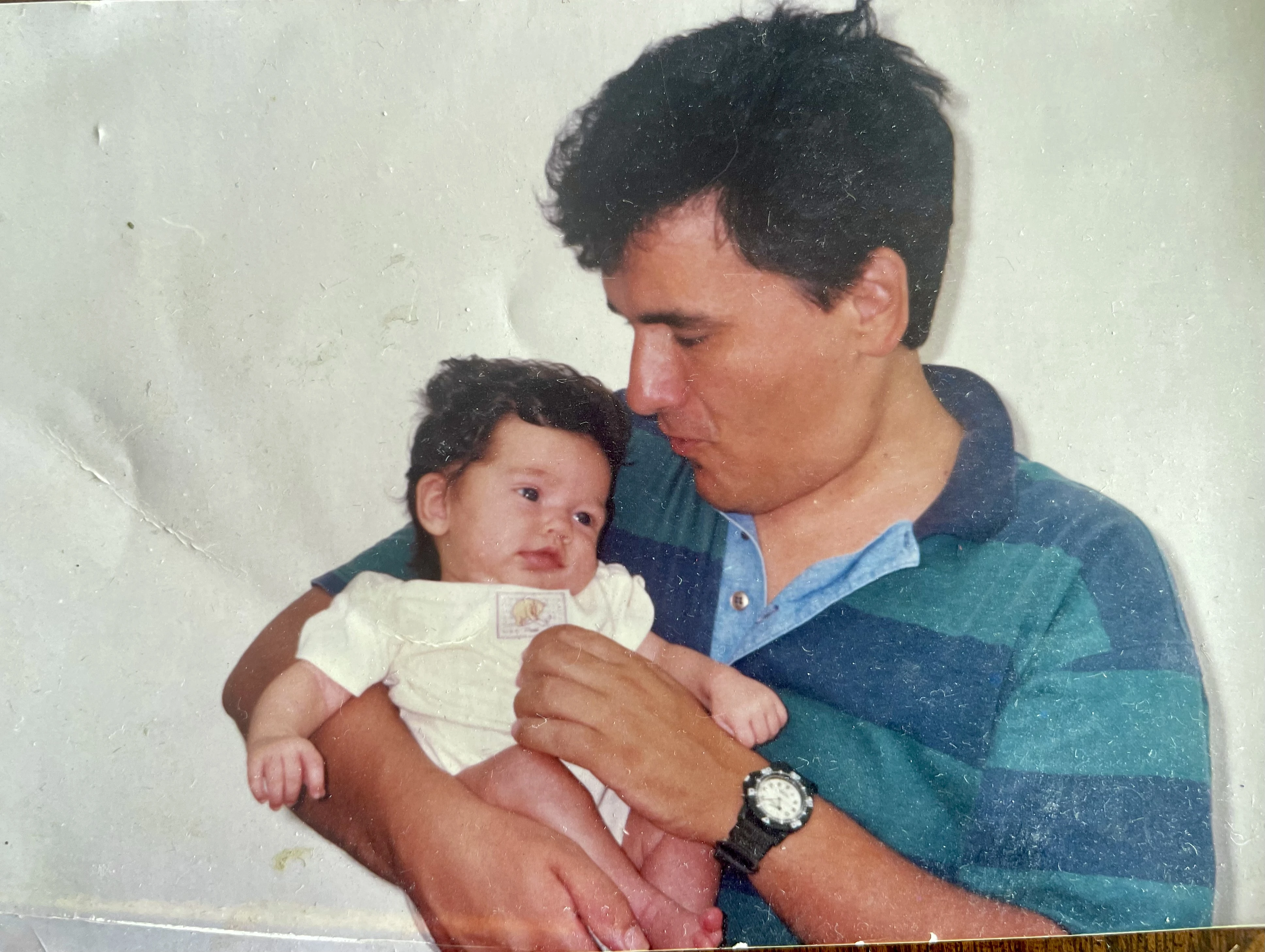 Αγκαλιά με τη μεγάλη του κόρη