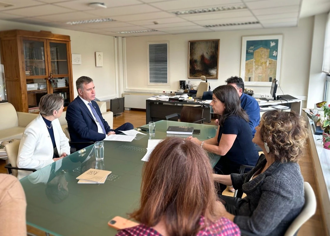 mnimonio-sinergasias-dipae-3.jpg?v=0