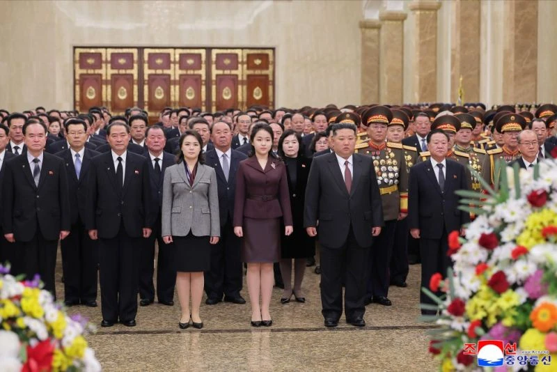 kori-kim-yong-un-mausoleio.jpg?v=0