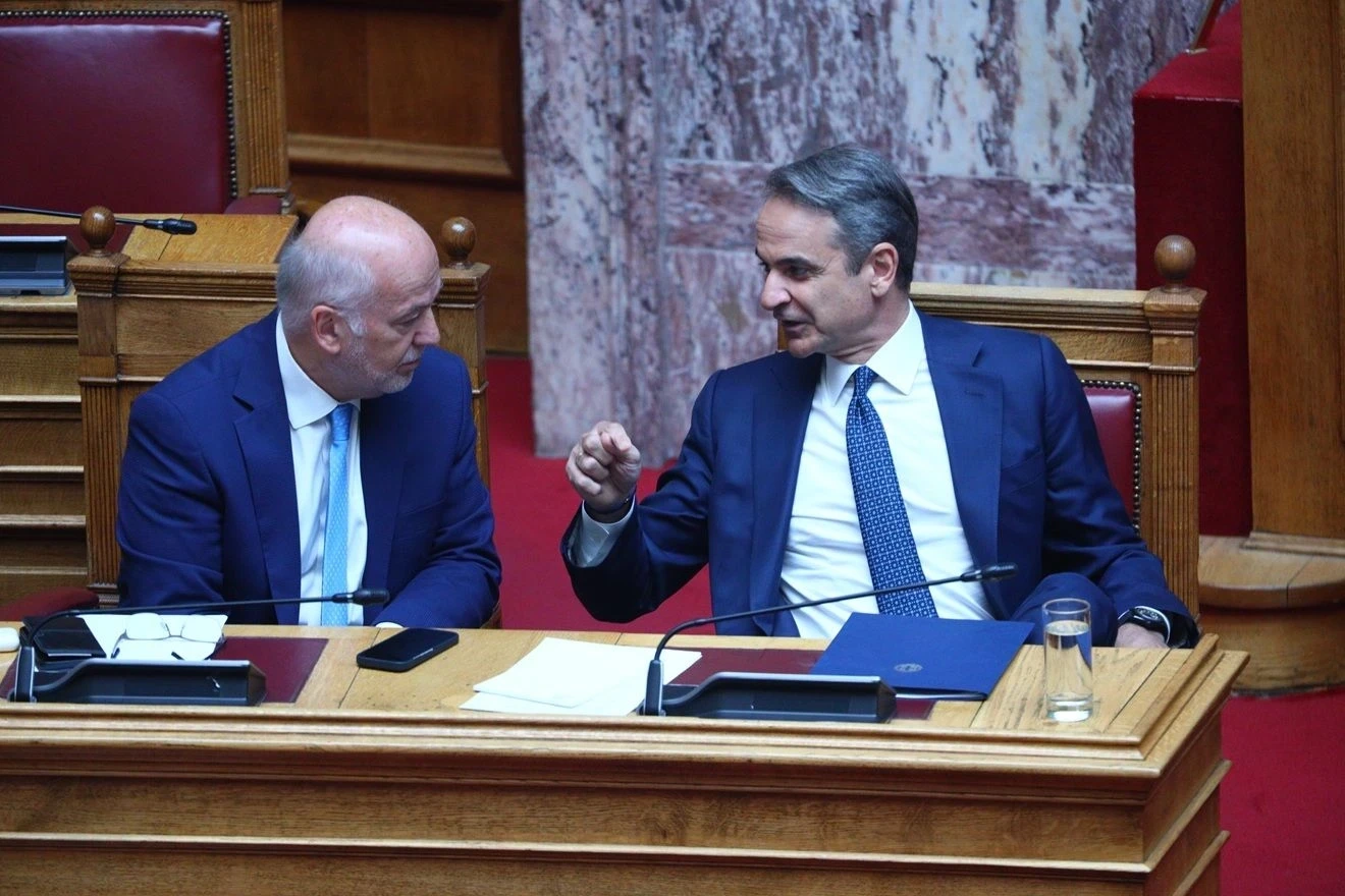 Με τον πρωθυπουργό Κυριάκο Μητσοτάκη στη Βουλή