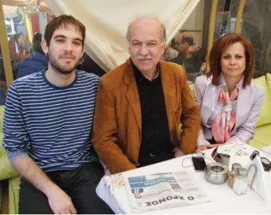 -Οικογενειακή&nbsp;φωτογραφία με τη σύζυγό του και το γιό τους