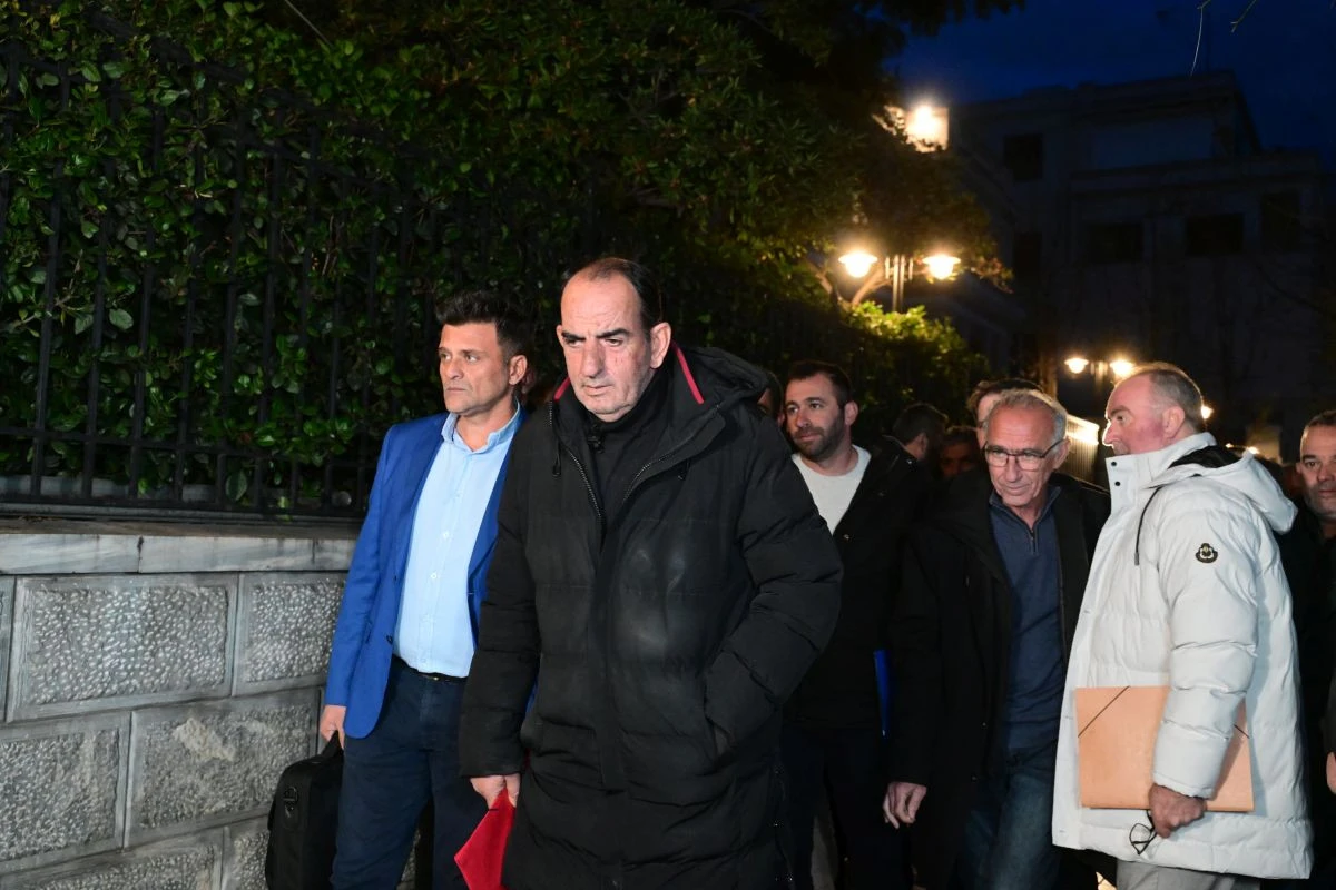 Η αντιπροσωπεία των αγροτών εξερχόμενη του Μ. Μαξίμου - Eurokinissi.gr