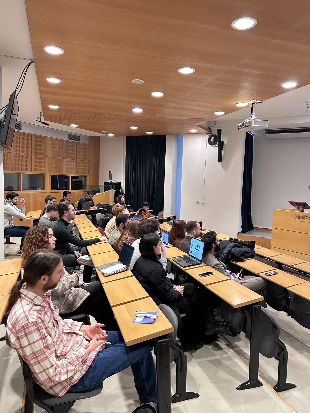 f1-dOXx6.jpg