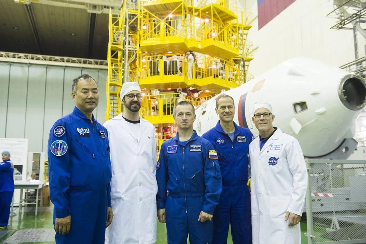 esa-ekpaideytis-astronauton-golemis-papastergiou004412026.jpg?v=0