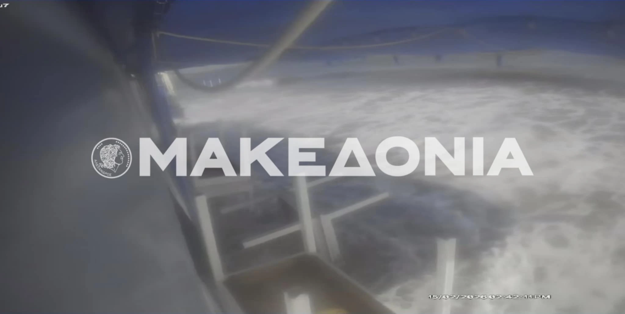 Εικόνα από κάμερα παραλιακού καταστήματος στον Ποταμό Επανομής - Η θάλασσα έχει πάρει τα τραπεζοκαθίσματα και έχει φτάσει έως την πόρτα του μαγαζιού