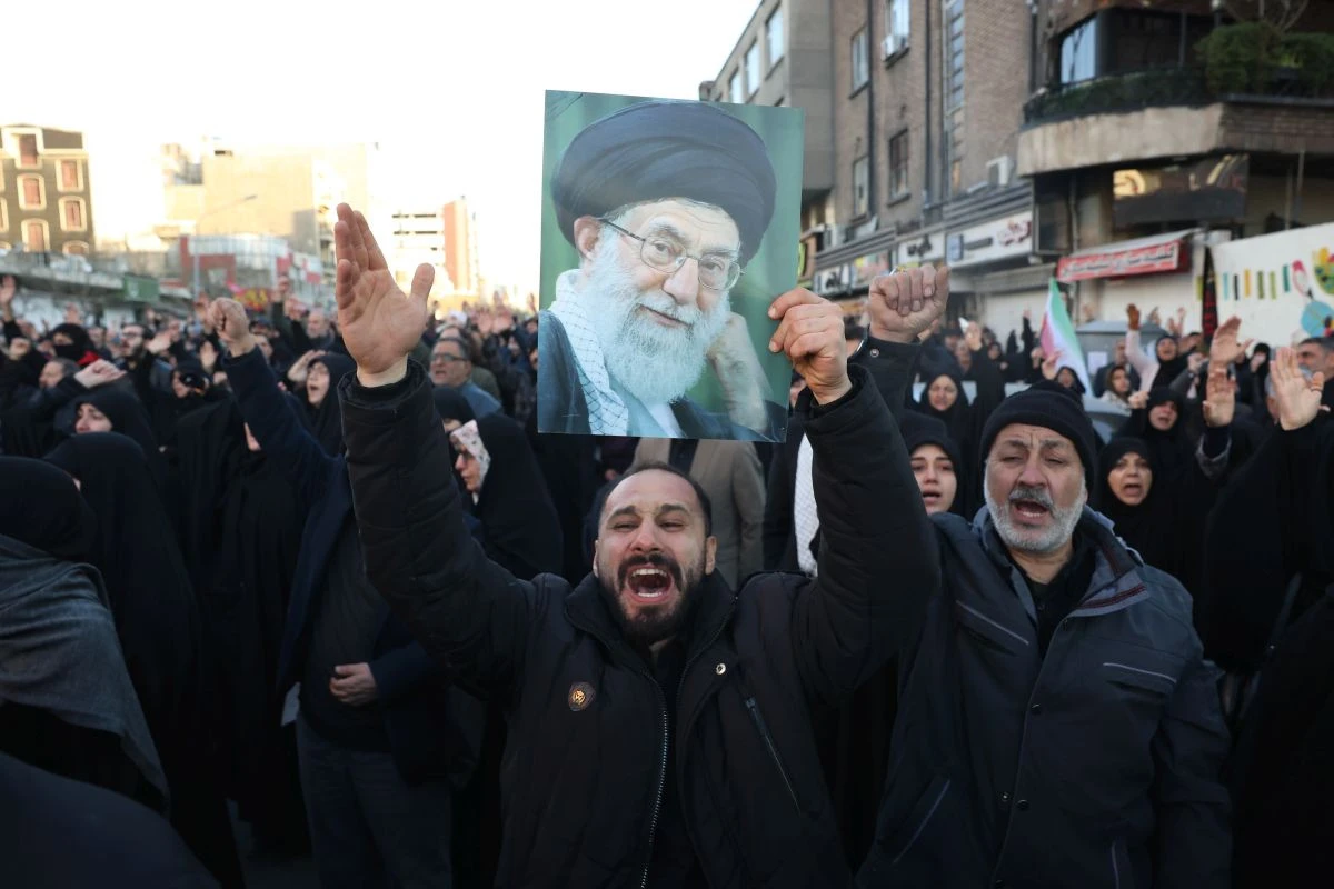 iran-epithesi-dolofonia-hamenei-usa-israel-diadilotes-texerani-tehran-2026004012026.jpg?v=0