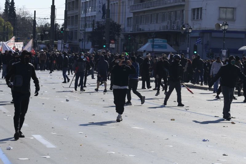 syntagma-tempi-epeisodia3.jpg