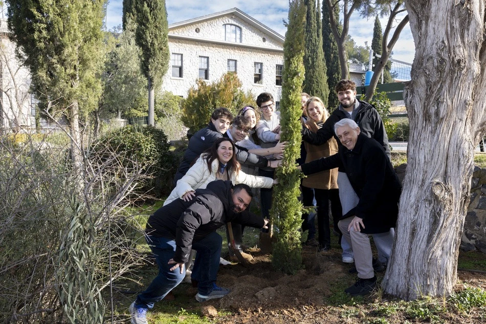 Δενδροφύτευση στο&nbsp;campus&nbsp;του&nbsp;Anatolia&nbsp;με μαθητές και μαθήτριες του&nbsp;Anatolia&nbsp;&&nbsp;Pinewood&nbsp;IBDP&nbsp;κατά τη διάρκεια της Thessaloniki Founding Day 2026, που καθιερώθηκε το 2024 με αφορμή τη συμπλήρωση 100 χρόνων από την μετεγκατάσταση του Κολλεγίου Ανατόλια στη Θεσσαλονίκη.