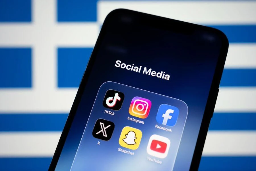 greece-ban-social-media.jpg?v=0