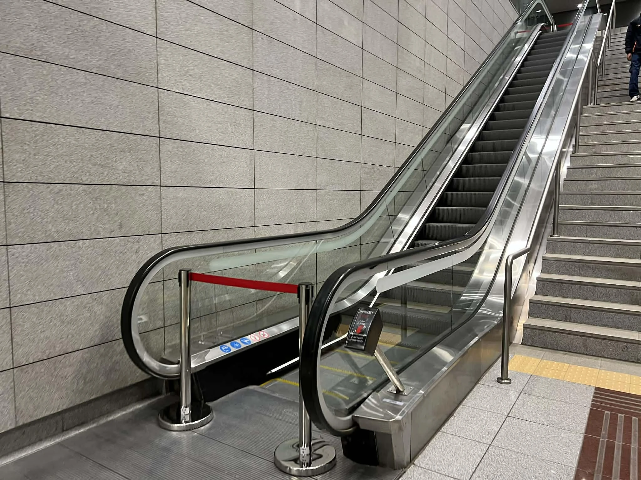 Κυλιόμενες σκάλες εκτός λειτουργίας στον Νέο Σιδηροδρομικό Σταθμό&nbsp;